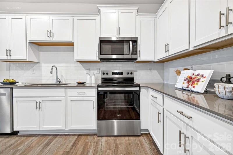 658 13th Avenue Dr, Hickory, NC 28601