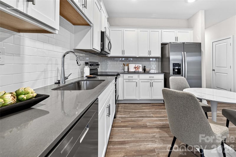 658 13th Avenue Dr, Hickory, NC 28601