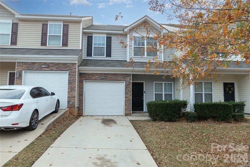 11033 Ardglass Ct, Charlotte, NC 28213