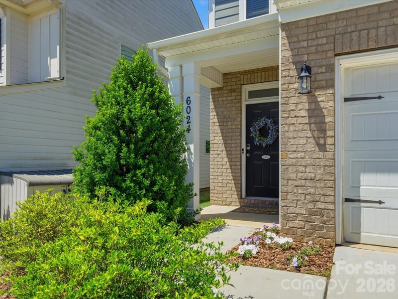 6024 Hampstead Pond Ln, Matthews, NC 28105