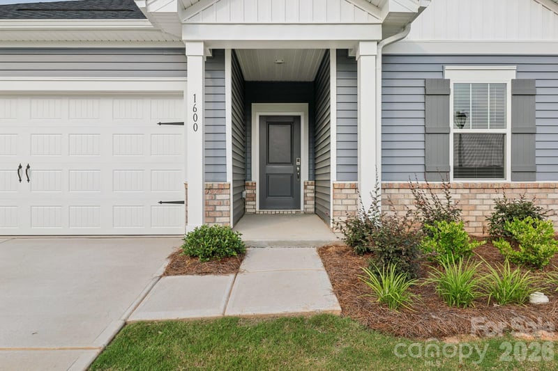 2457 Chartwell St, Stanley, NC 28164