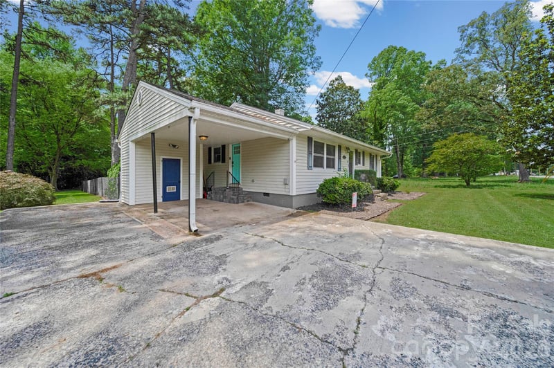 600 Mcadenville Rd, Lowell, NC 28098