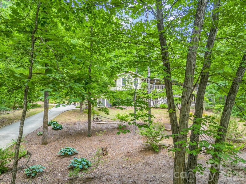 122 Raptor Ct, Lake Lure, NC 28746
