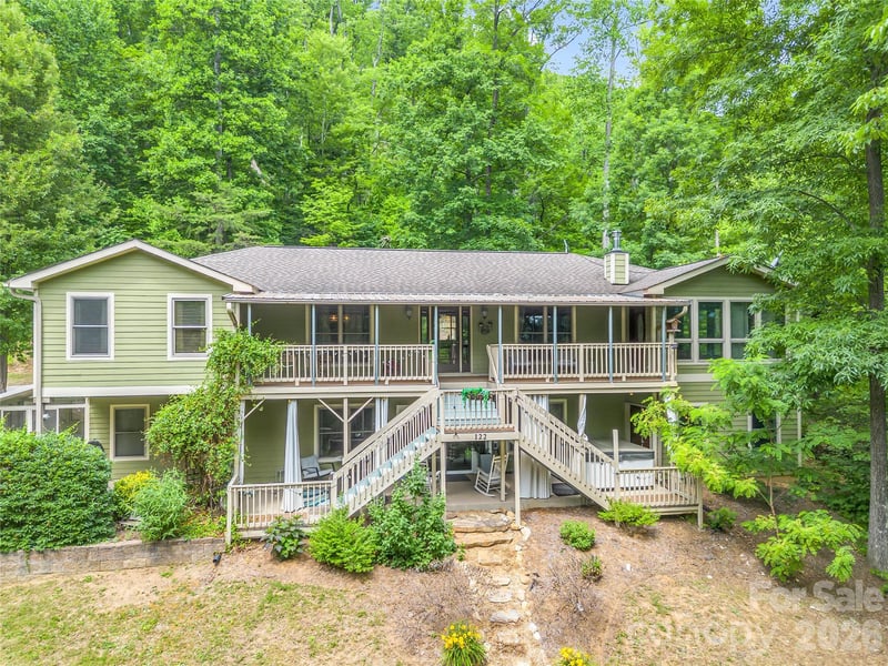 122 Raptor Ct, Lake Lure, NC 28746