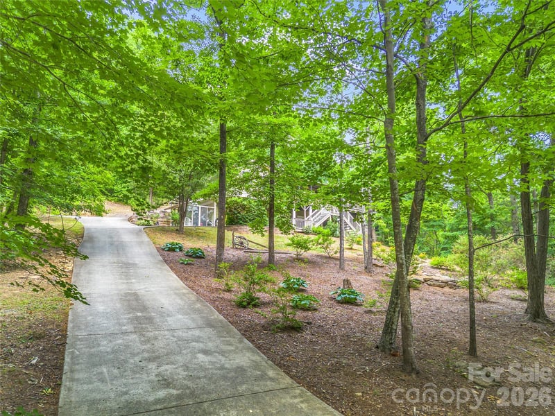 122 Raptor Ct, Lake Lure, NC 28746