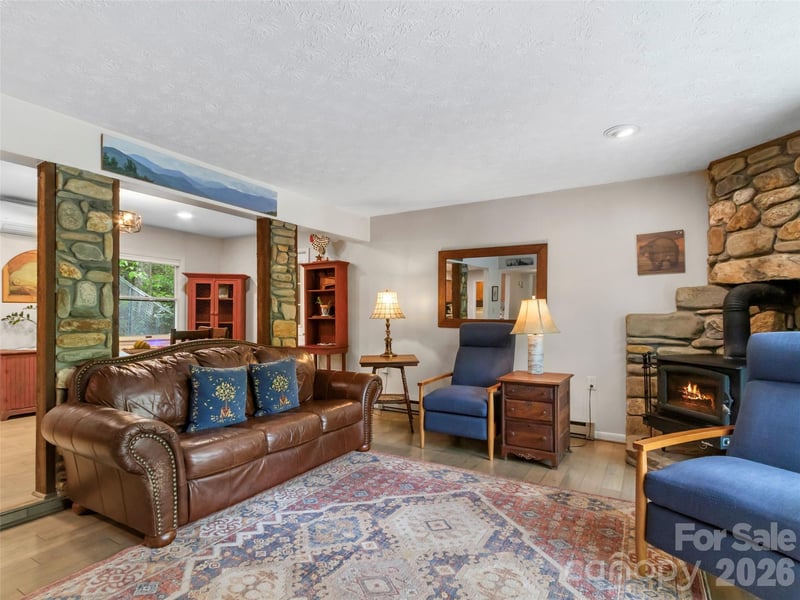 597 Sweetwater Ridge Rd, Burnsville, NC 28714