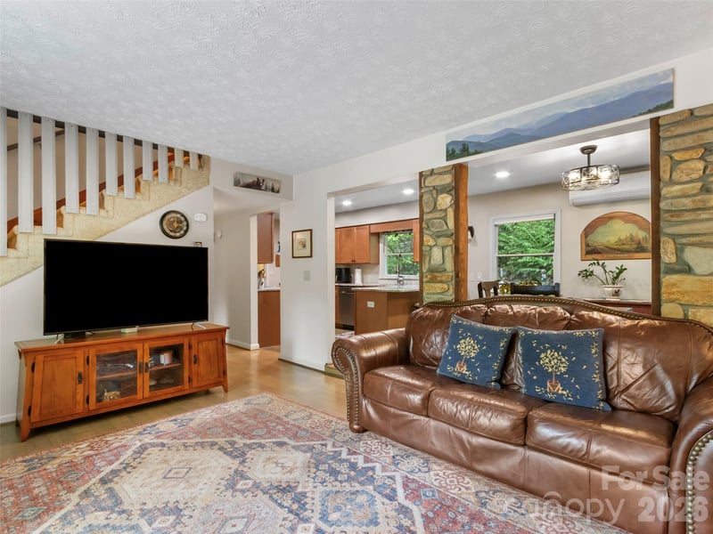 597 Sweetwater Ridge Rd, Burnsville, NC 28714