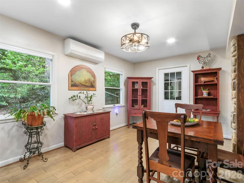 597 Sweetwater Ridge Rd, Burnsville, NC 28714