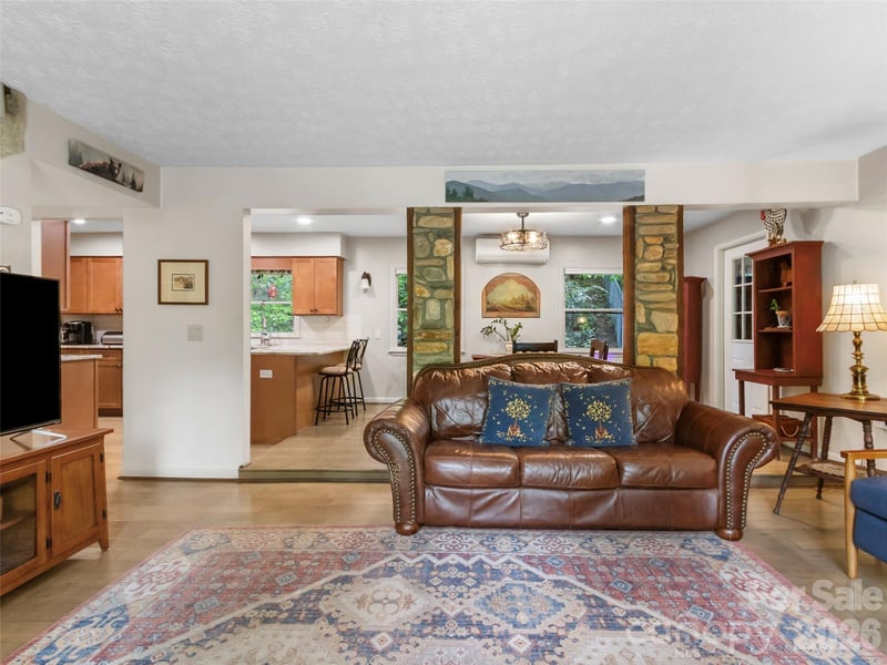 597 Sweetwater Ridge Rd, Burnsville, NC 28714