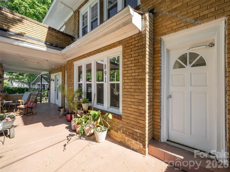891 Haywood Rd, Asheville, NC 28806