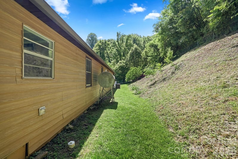 270 Slim Dillard Rd, Sylva, NC 28779