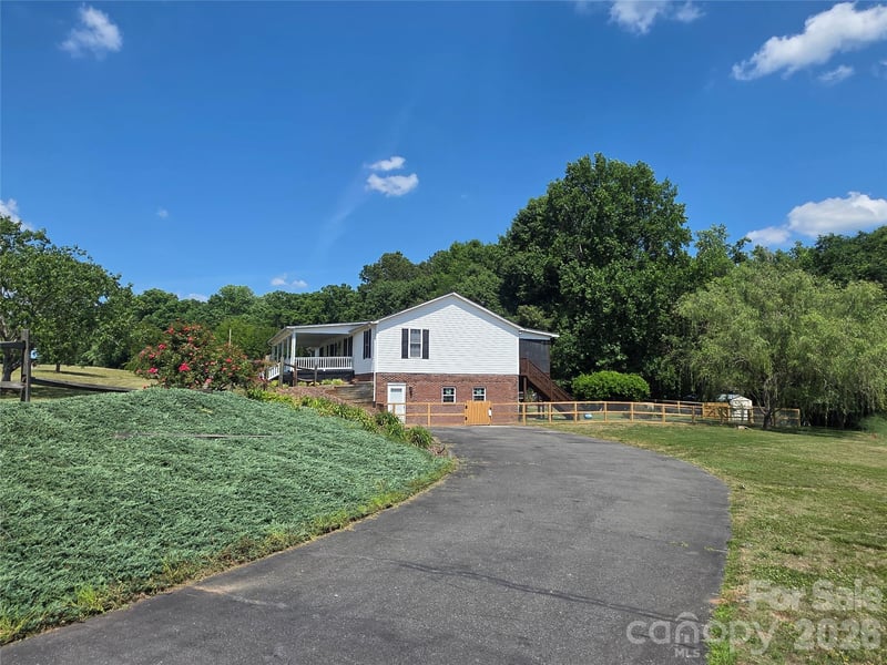 320 Huffstetler Lake Rd, Dallas, NC 28034