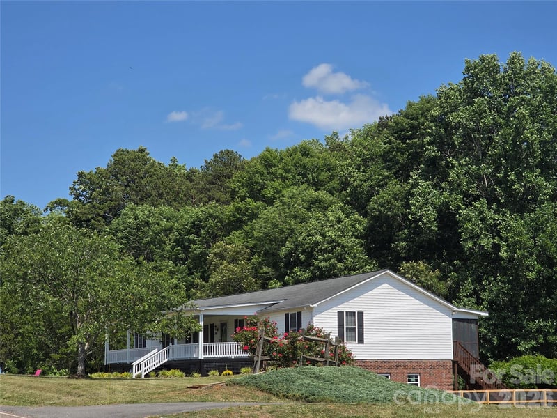 320 Huffstetler Lake Rd, Dallas, NC 28034