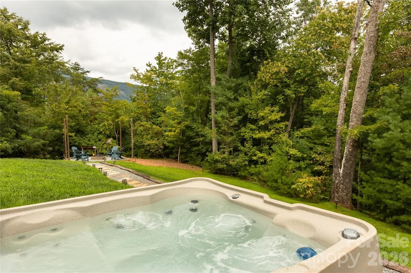 517 Luther Burbank Dr, Lake Lure, NC 28746