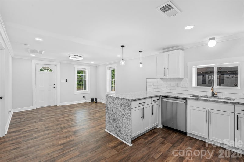 906 Gladstone St, Florence, SC 29501