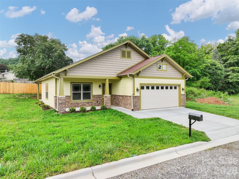 99 Junes Way, Waynesville, NC 28786
