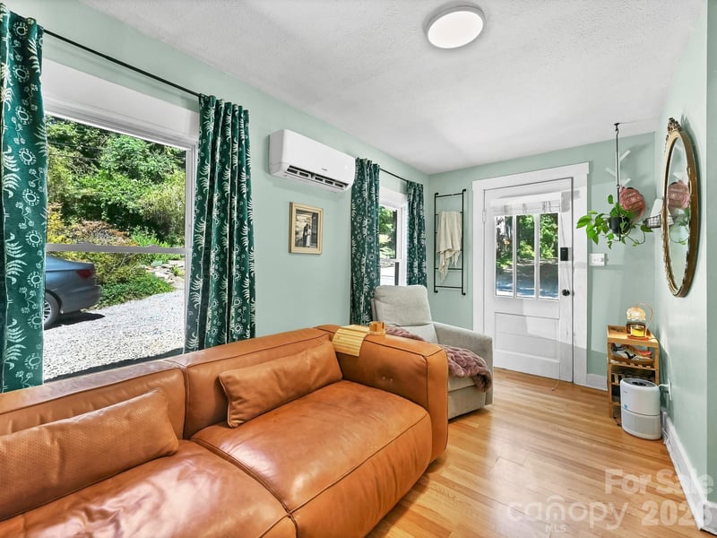 24 Chatham Rd, Asheville, NC 28804