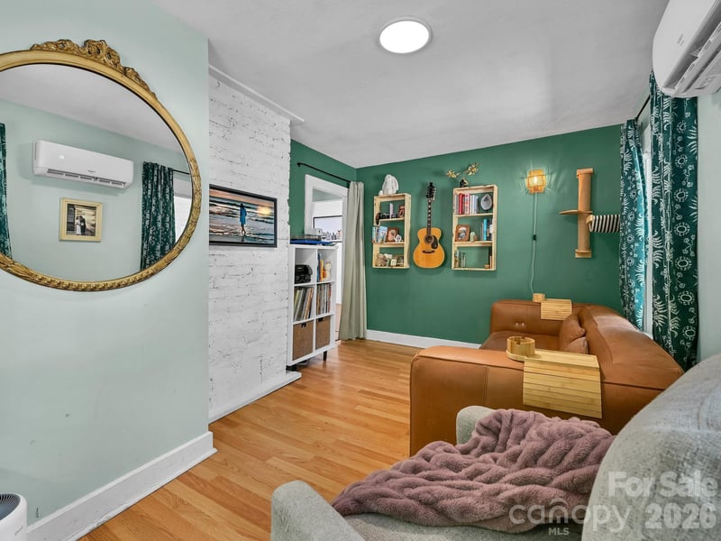 24 Chatham Rd, Asheville, NC 28804