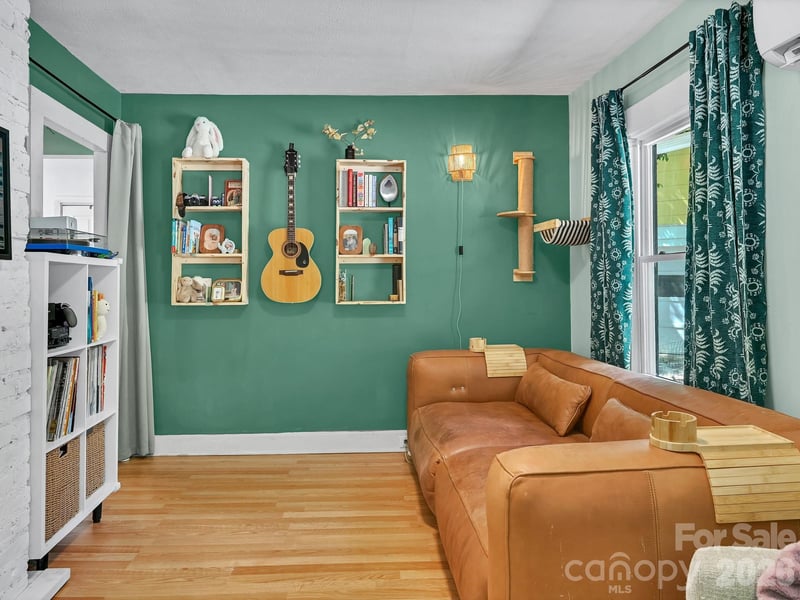 24 Chatham Rd, Asheville, NC 28804
