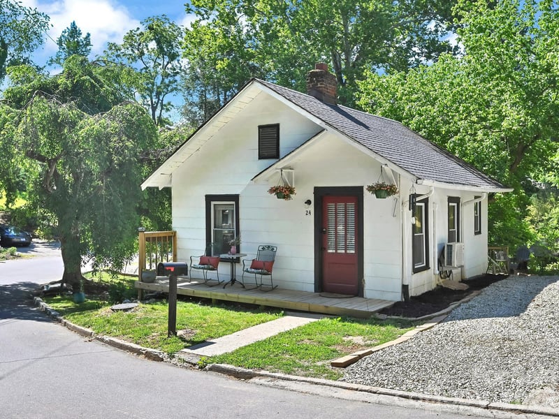 24 Chatham Rd, Asheville, NC 28804
