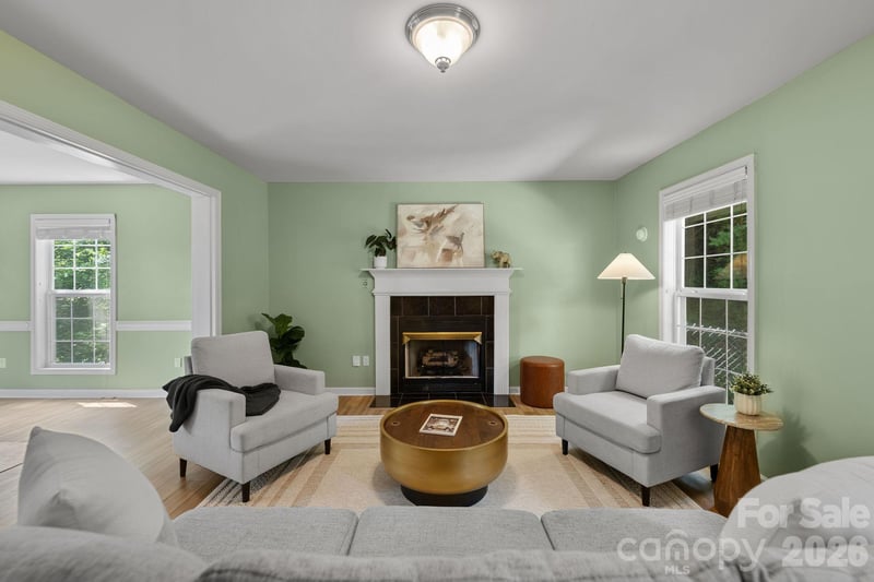 1 Pickwick Rd, Asheville, NC 28803