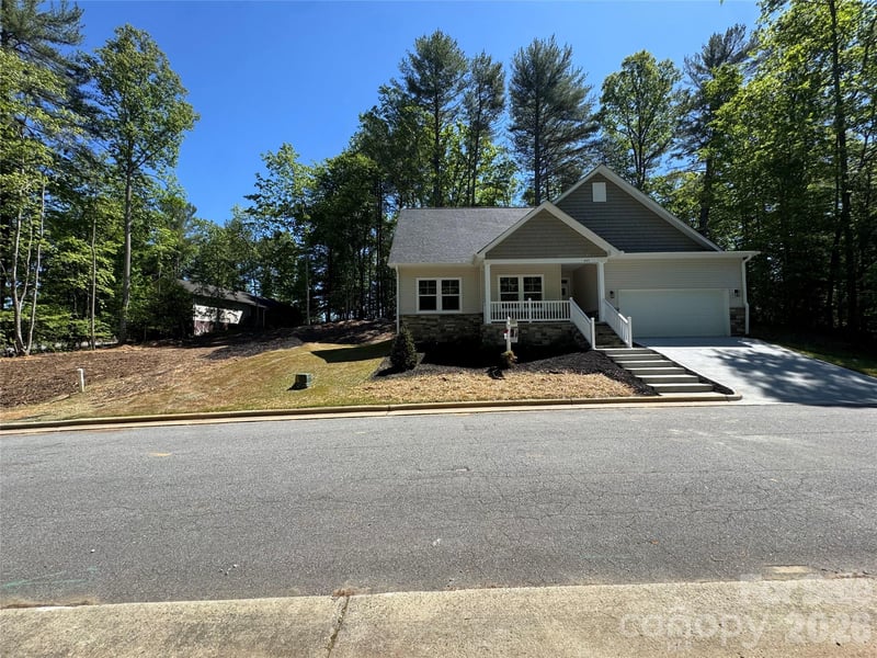 403 Scarlett Oak Ct, Lenoir, NC 28605