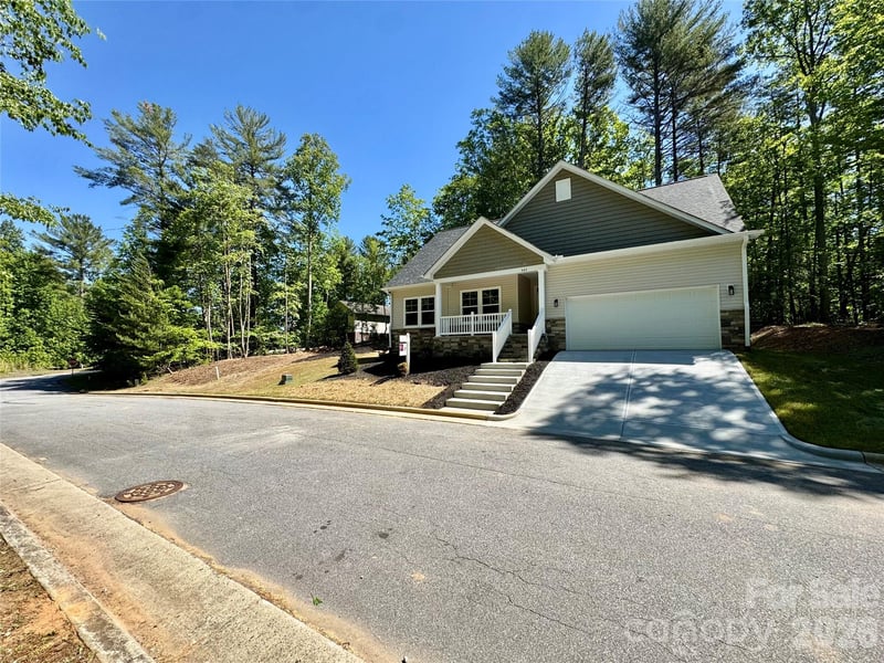 403 Scarlett Oak Ct, Lenoir, NC 28605