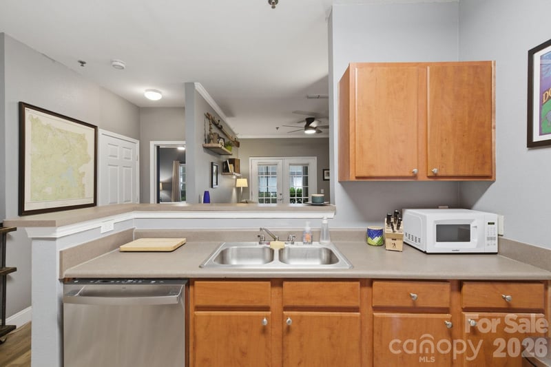 900 Vista Lake Dr #102, Candler, NC 28715