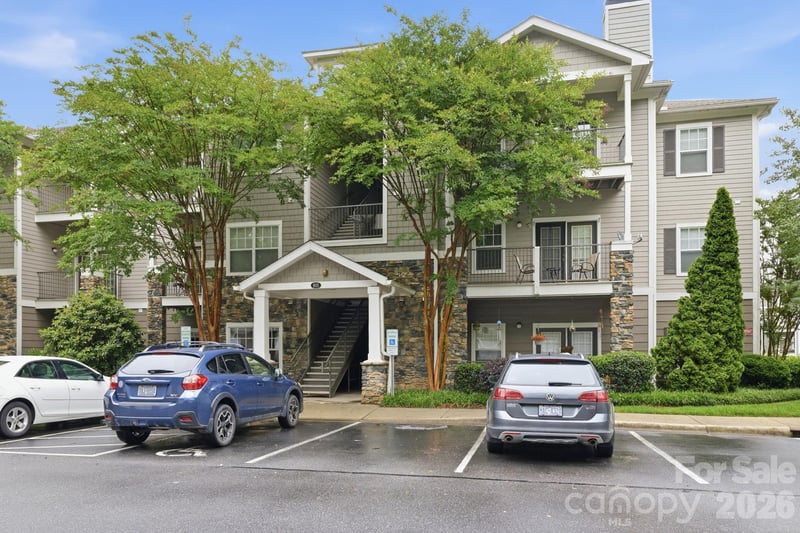 900 Vista Lake Dr #102, Candler, NC 28715
