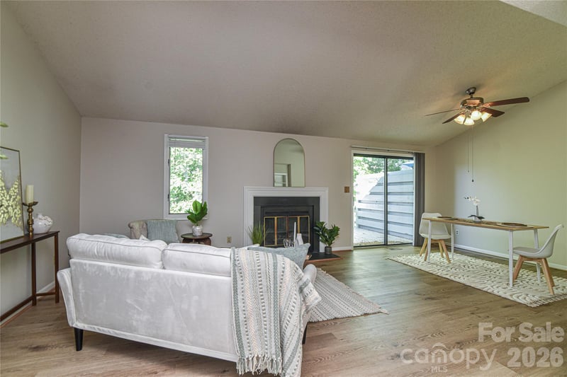 63 Hollybrook Dr, Asheville, NC 28803