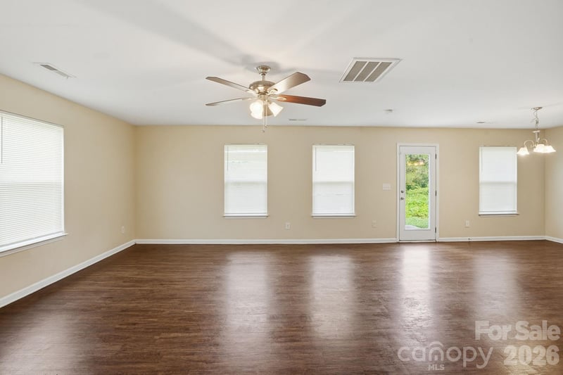 5056 Broad Leaf Ct, Dallas, NC 28034