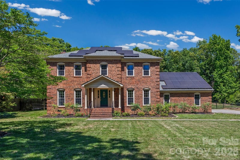 2115 Providence Dr, Charlotte, NC 28270
