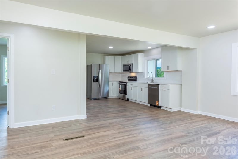 37 King Dr, Leicester, NC 28748