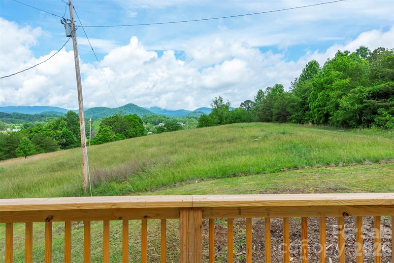 37 King Dr, Leicester, NC 28748