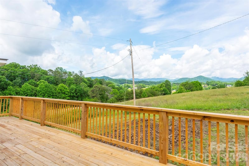 37 King Dr, Leicester, NC 28748