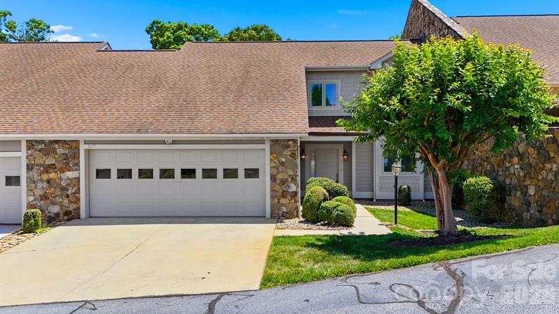 3677 Rock Bridge Dr, Conover, NC 28613