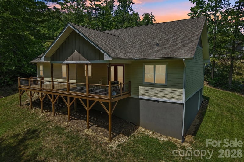 318 Cider Hill Ln, Hendersonville, NC 28792