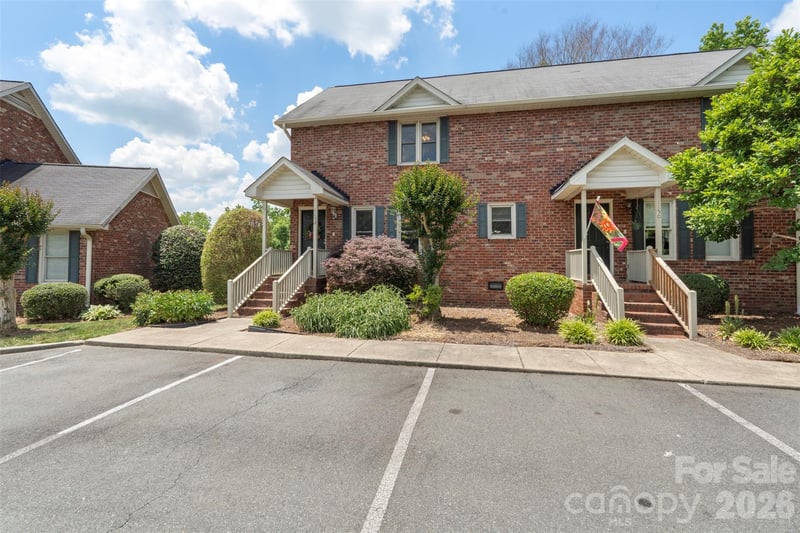 1152 Crestmont Dr, Concord, NC 28025