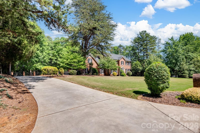 918 Hanover Dr, Concord, NC 28027