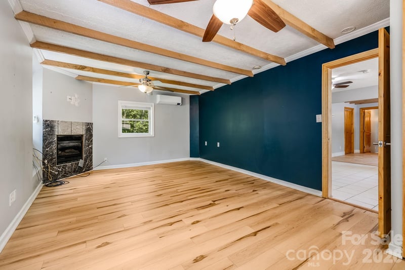 67 Banks Town Rd, Weaverville, NC 28787