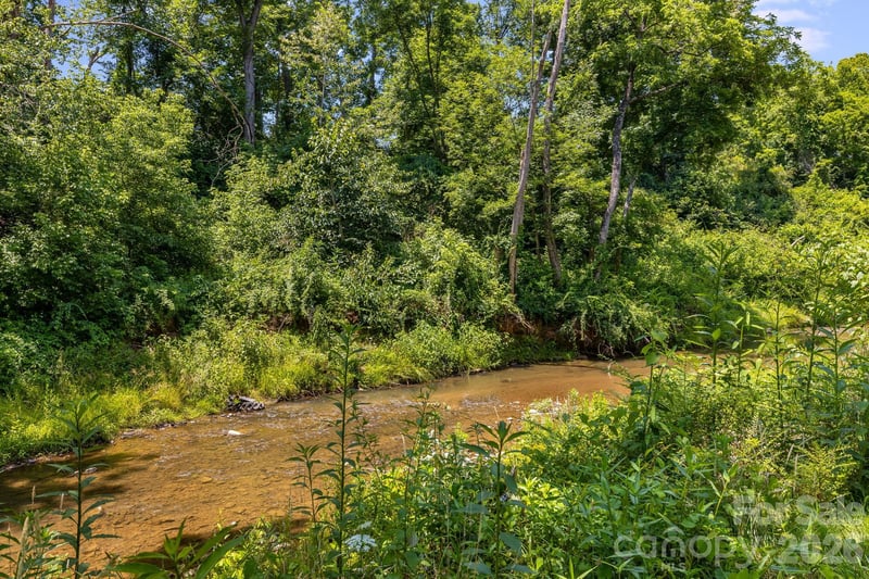 67 Banks Town Rd, Weaverville, NC 28787