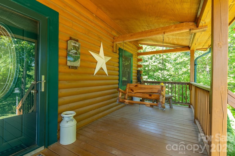 451 Rustic Ridge Dr, Canton, NC 28716