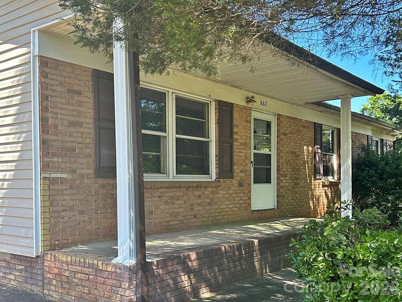 667 Kilborne Dr, Gastonia, NC 28052