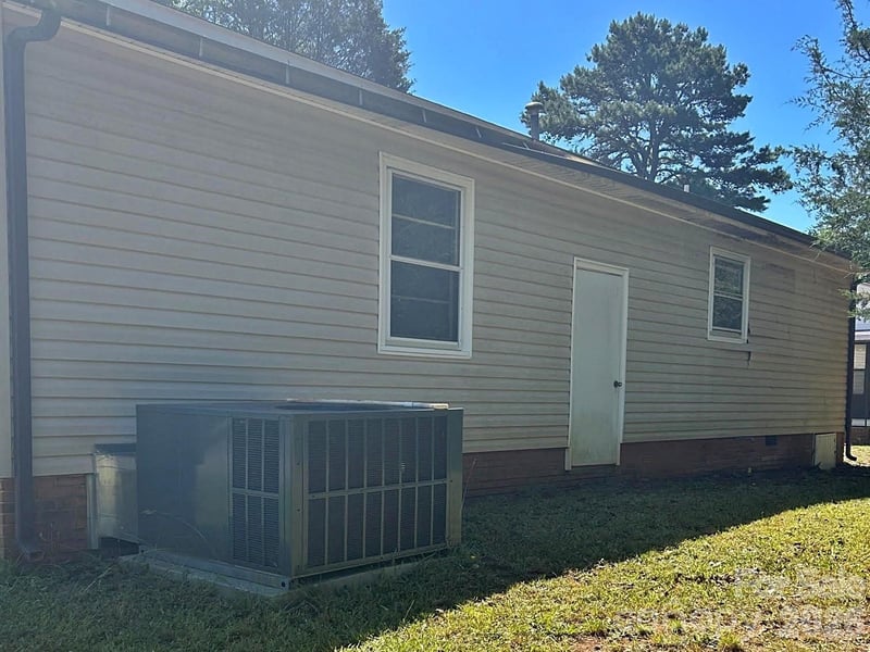 667 Kilborne Dr, Gastonia, NC 28052