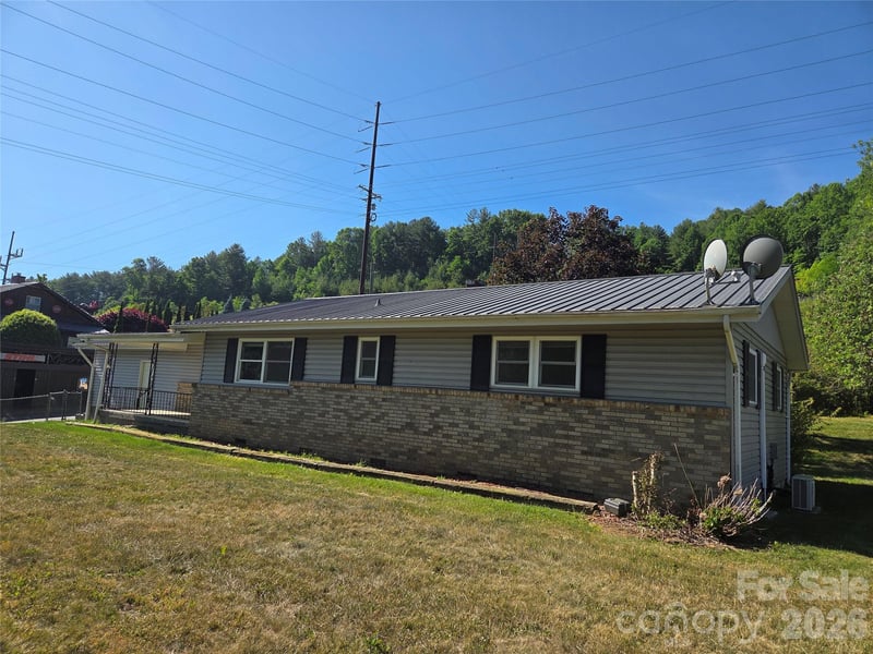 42 East Blvd, Burnsville, NC 28714