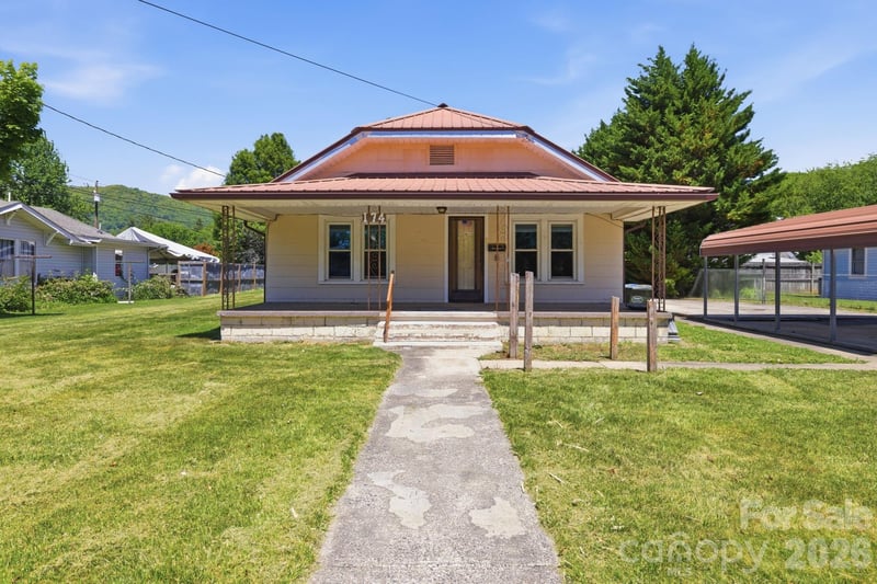 174 Hazelwood Ave, Waynesville, NC 28786