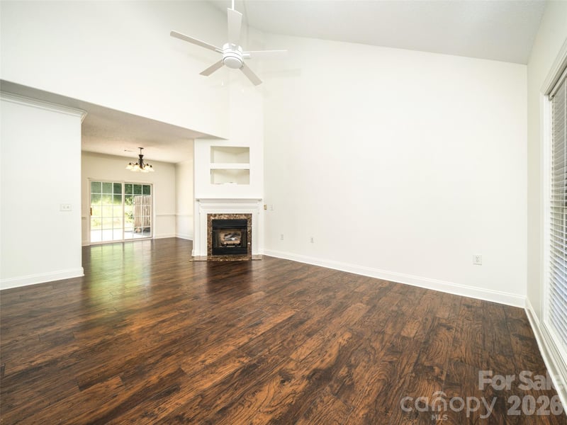 876 Pointe Dr, Asheville, NC 28806
