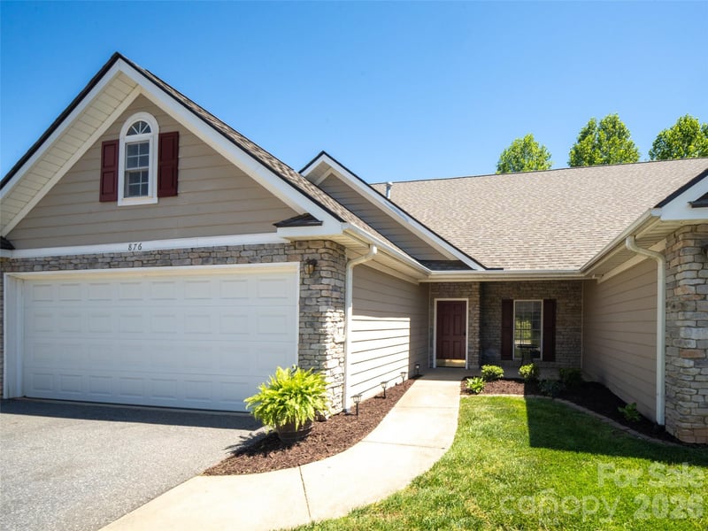 876 Pointe Dr, Asheville, NC 28806