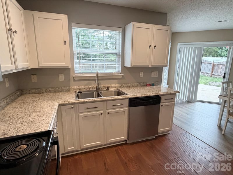 9233 Simonton Dr, Charlotte, NC 28269