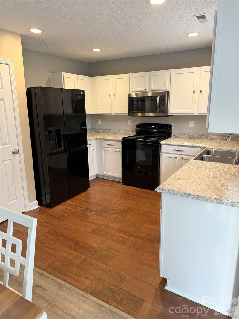 9233 Simonton Dr, Charlotte, NC 28269